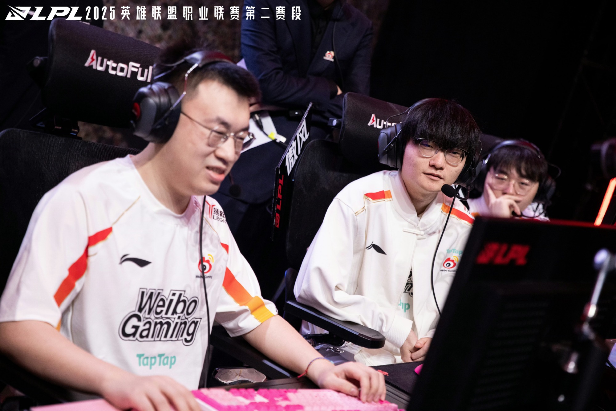 包含100T轻取V5，Crisp单局斩获MVP强强对话淘汰赛，强势挺进下一轮的词条