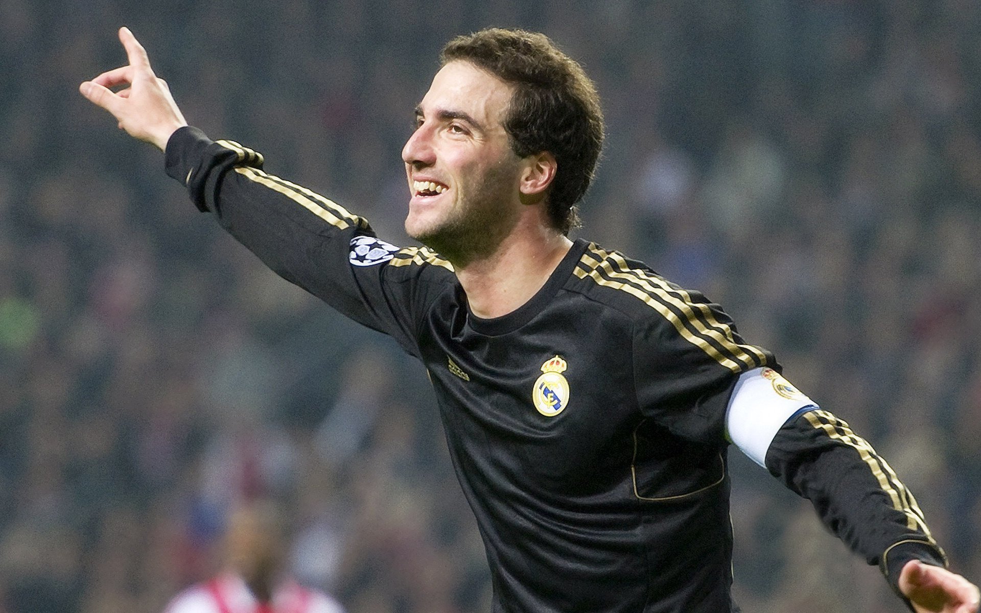 开云下载-孔德爆发难救主，曼城提前终结悬念，瑞士之夜蓝月高悬