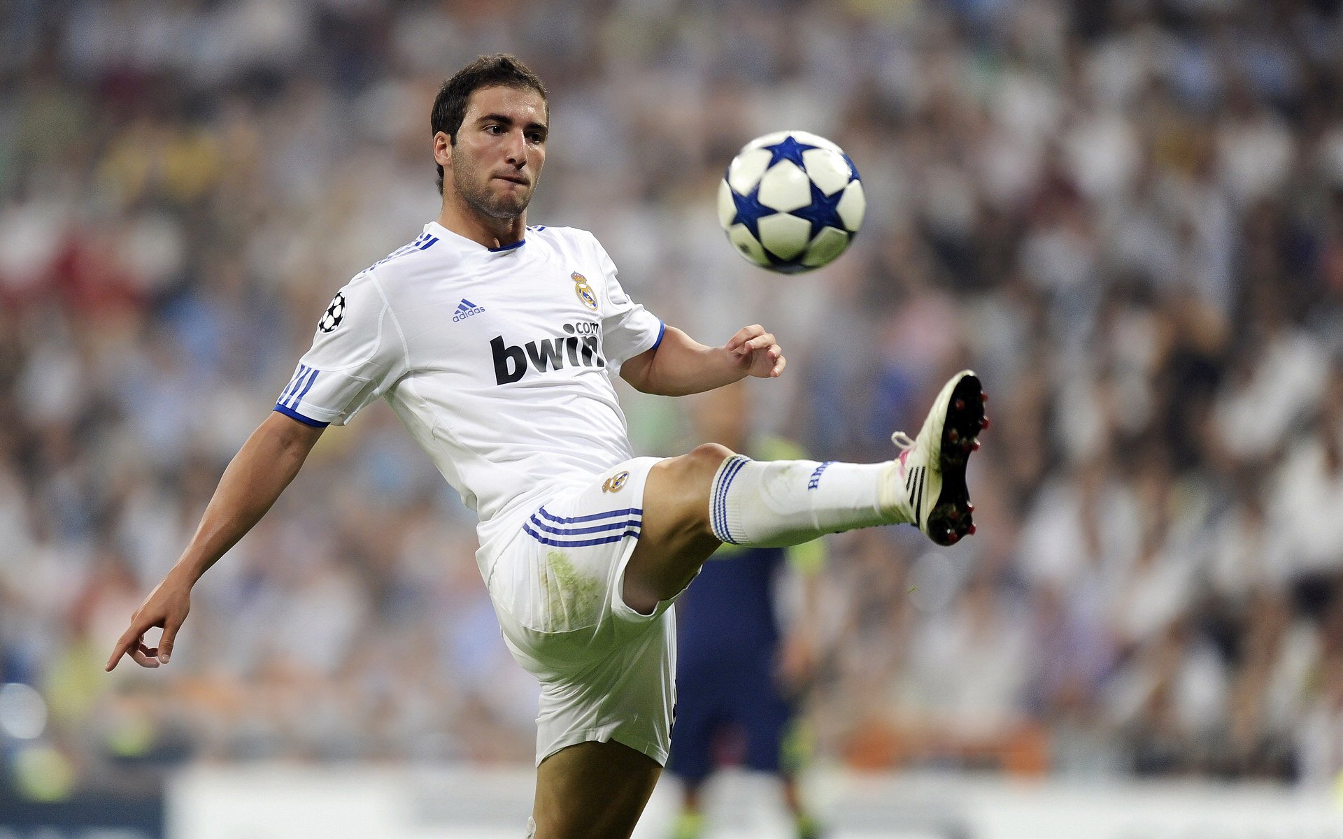 从绝望到狂喜！那不勒斯3-1击溃马赛，恩佐82分钟世界波完成自我救赎