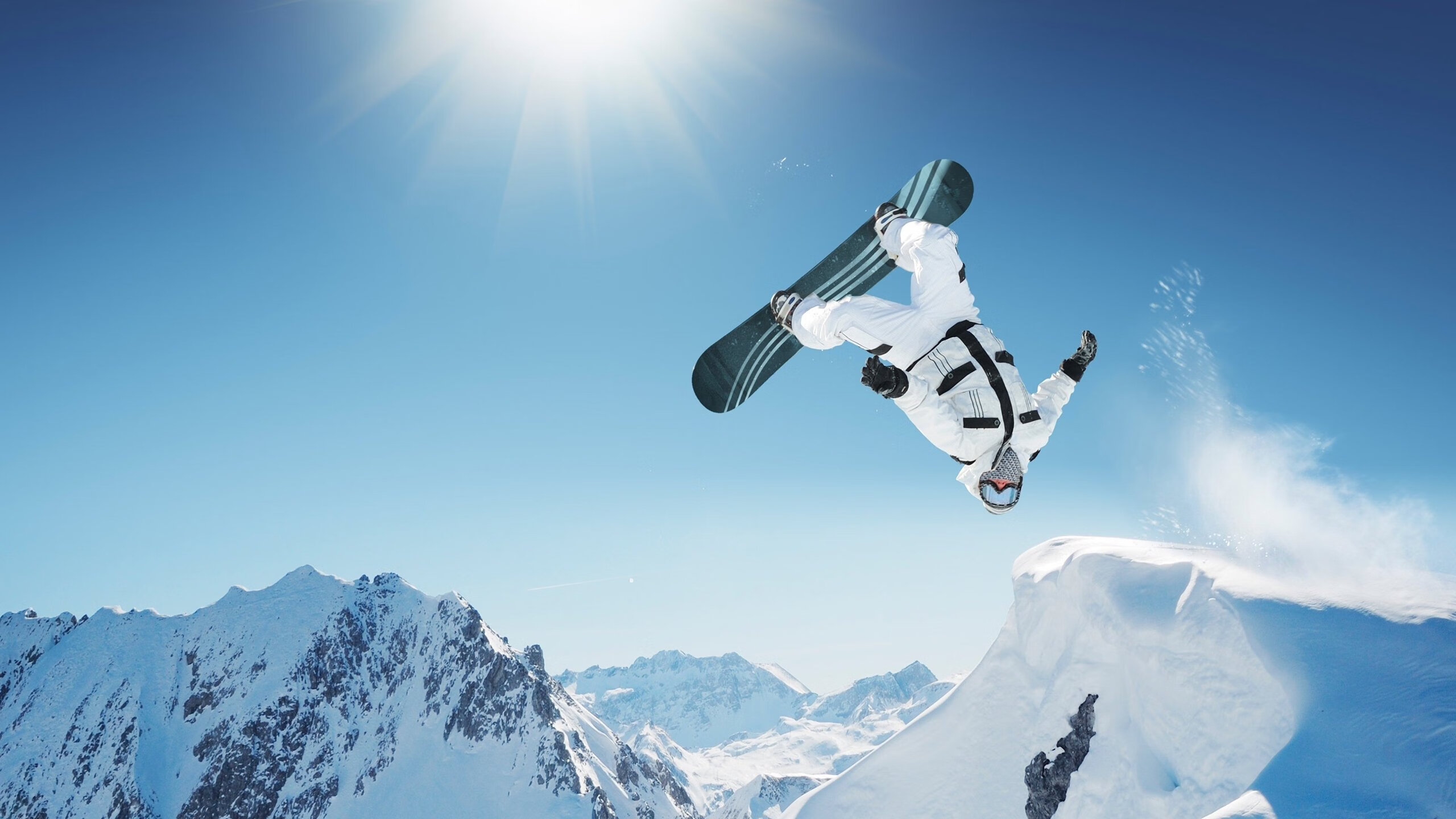 开云体育-银箭破晓，阿尔瓦雷斯的雨夜独舞，如何为F1王冠写下最冷峻注脚